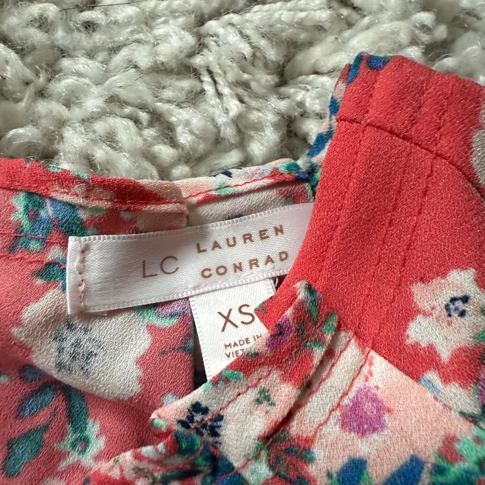 Multicolored Flutter Sleeve Ruffled Blouse - Picture 8 of 8